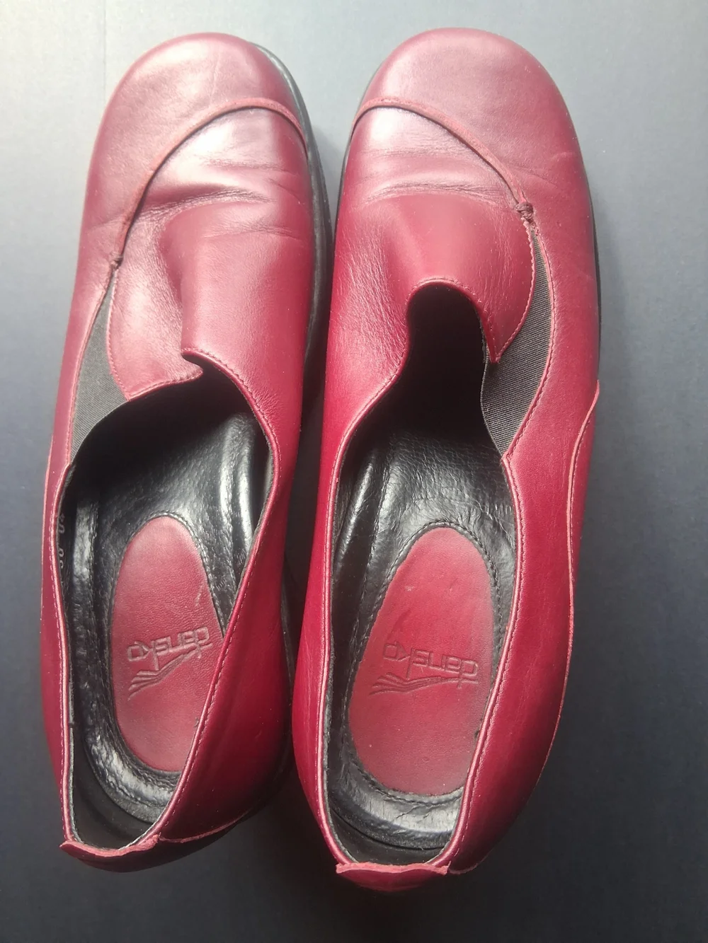 Dansko Burgundy/Black Leather Wedge Slip-On Shoes Size 7.5